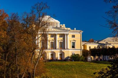 Праздничный концерт. Вокальный ансамбль «Рождество» под руководством заслуженной артистки России Ольги Ступневой.